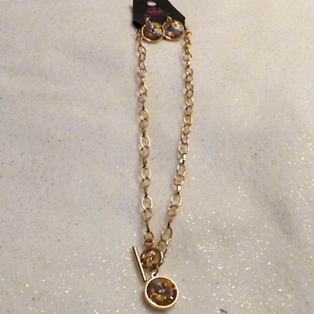 Paparazzi Necklas w/ Earrings